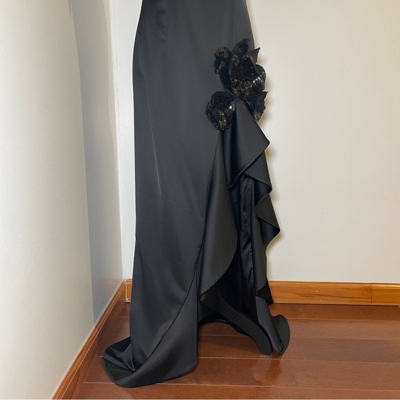 Ungaro- Black Side-Slit Sequin Flower-Embellished Gown Size 4 Evening Gown - Picture 4 of 15